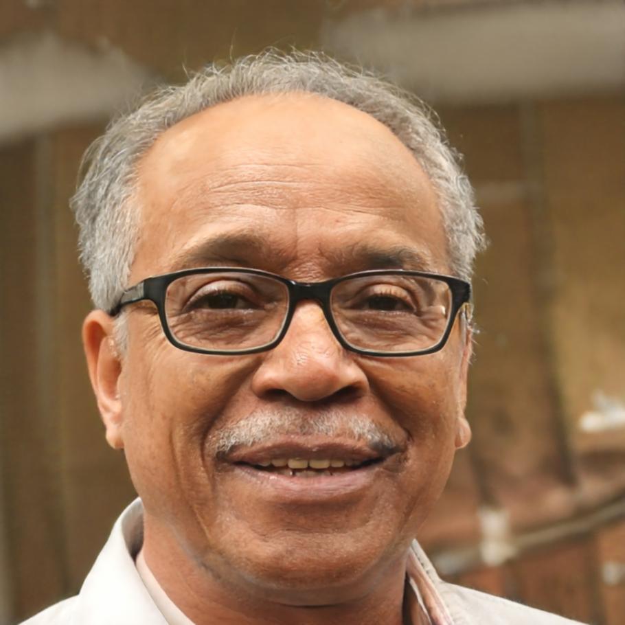 Retrato profesional de Norberto Echevarría